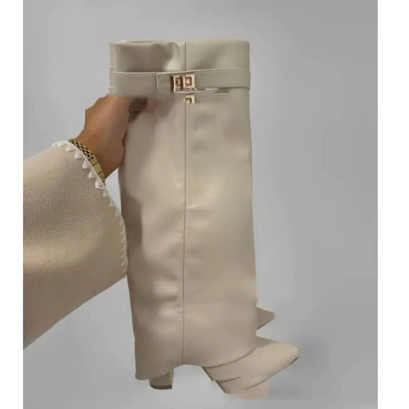 Elavine Cavalière™